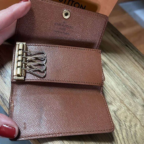 Authentic Louis Vuitton Monogram 4 Ring Key Case - Picture 9 of 16